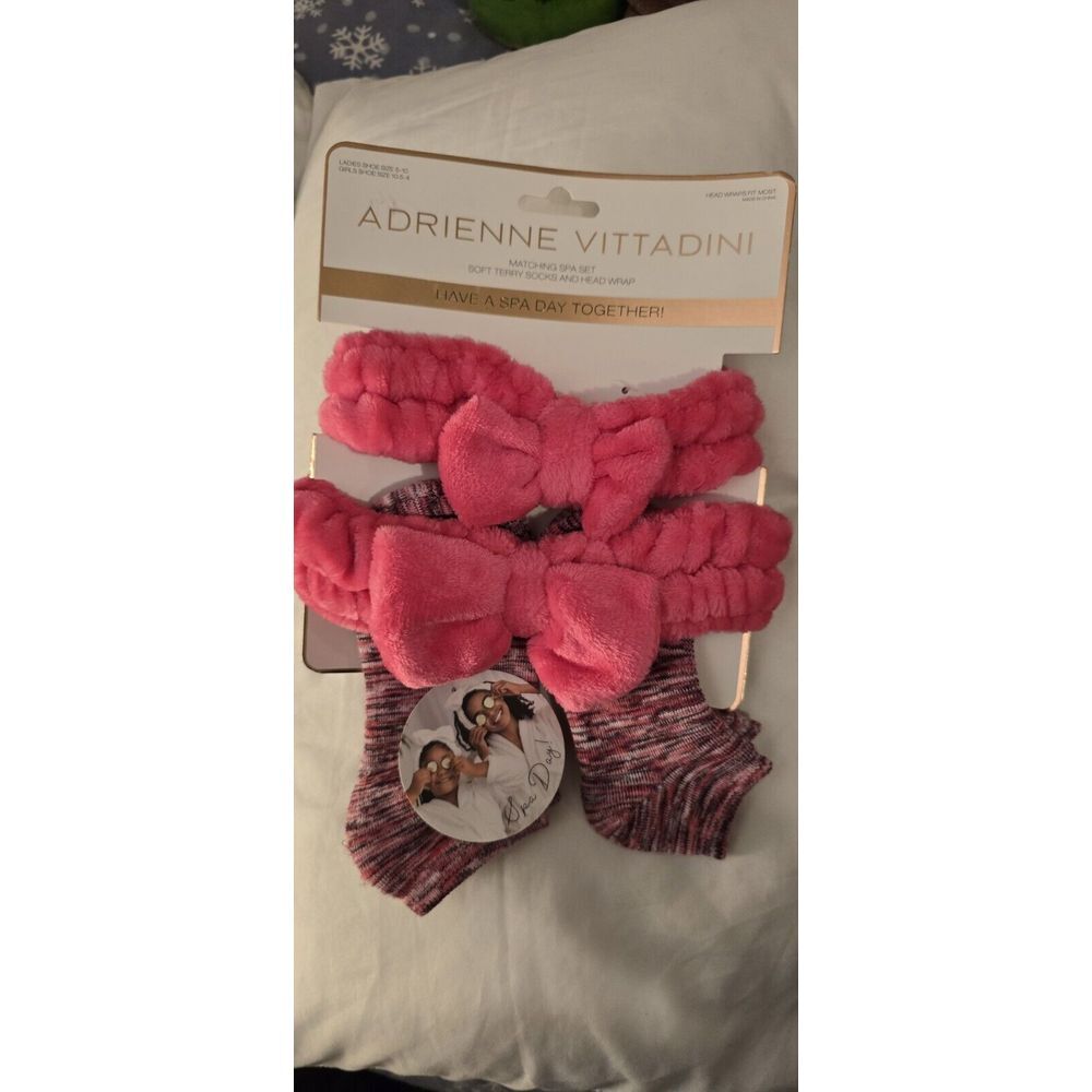 Adrienne Vittadini Matching Spa Set Head Wraps and Socks Purple Pink RETAILS $40